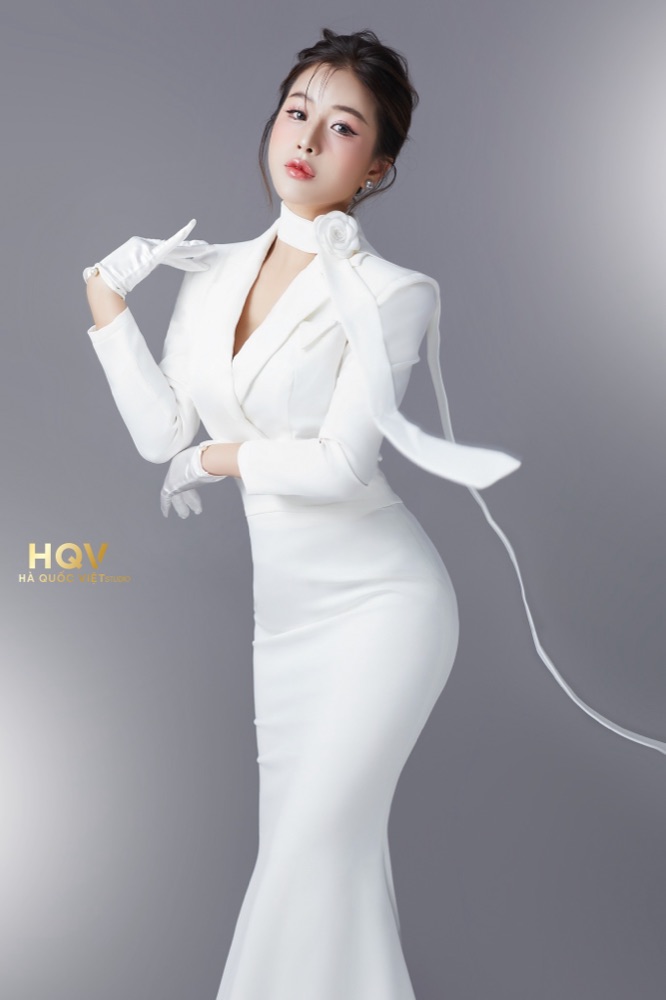 Ảnh profile vest trắng