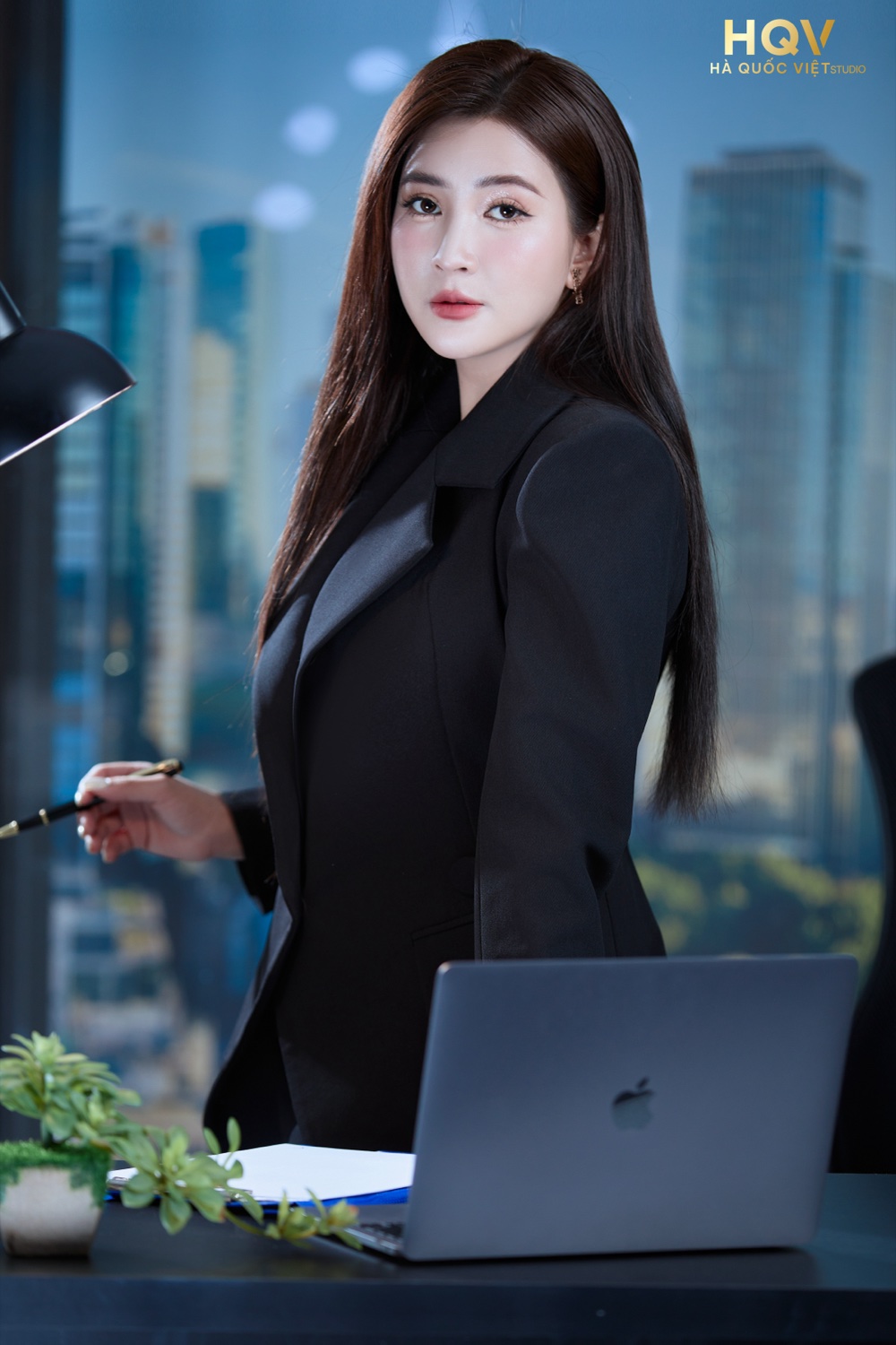 Ảnh profile doanh nhân - Hà Quốc Việt Studio